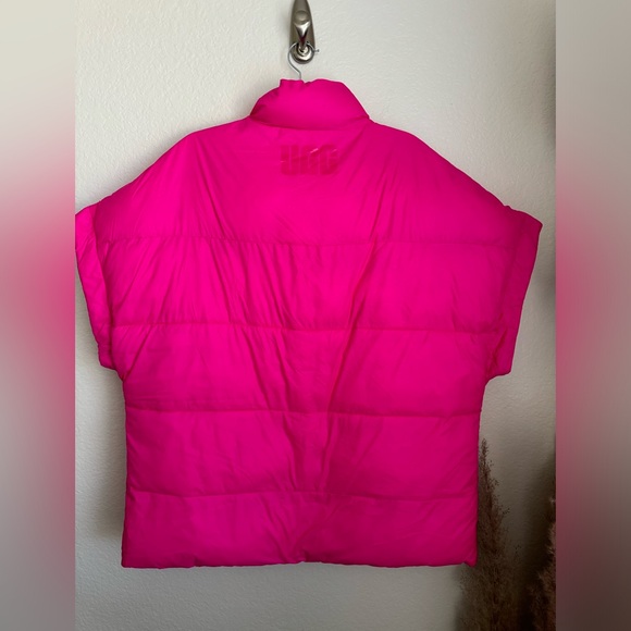 NWOT- Ugg Sydnee Fully Reversible Puffer Vest in Pink/Light Pink med - Picture 6 of 10